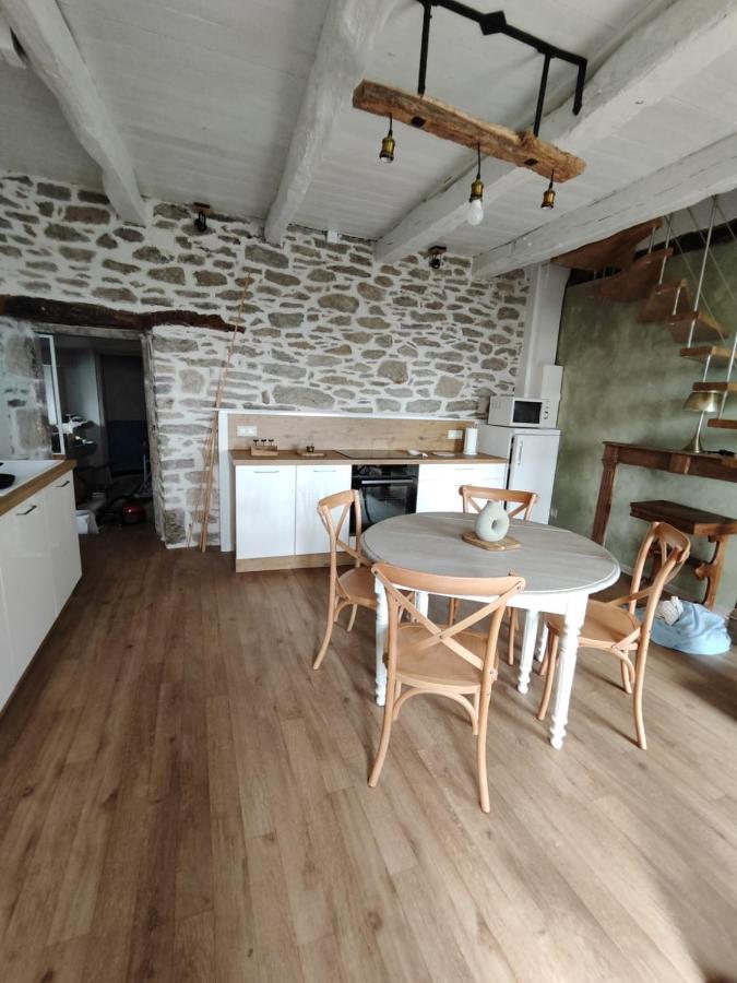 Gite A La Tour De Peyrebrune Alrance Dış mekan fotoğraf