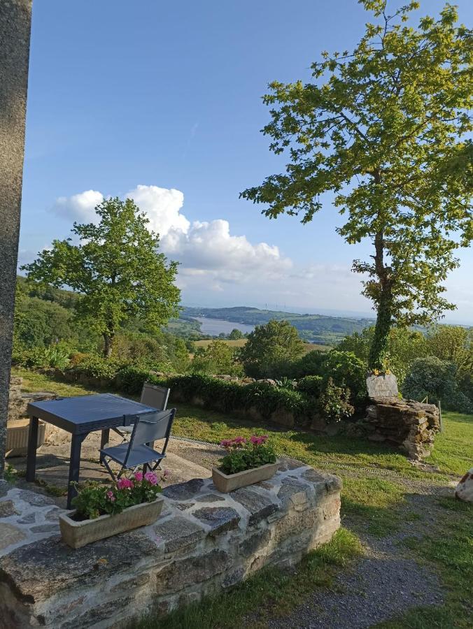 Gite A La Tour De Peyrebrune Alrance Dış mekan fotoğraf