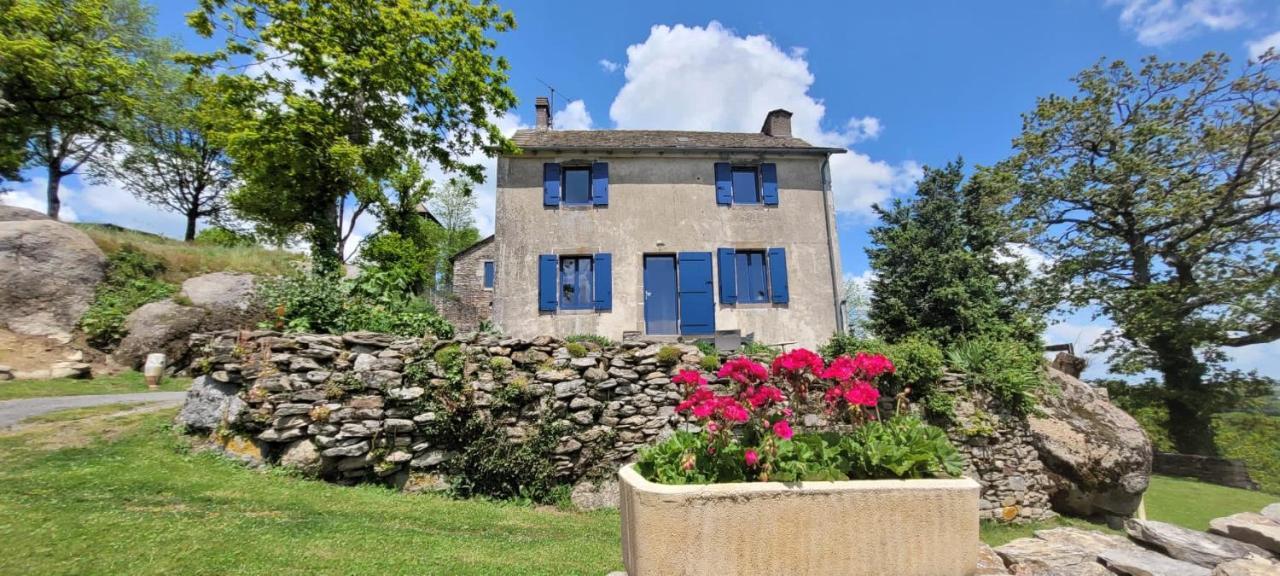 Gite A La Tour De Peyrebrune Alrance Dış mekan fotoğraf